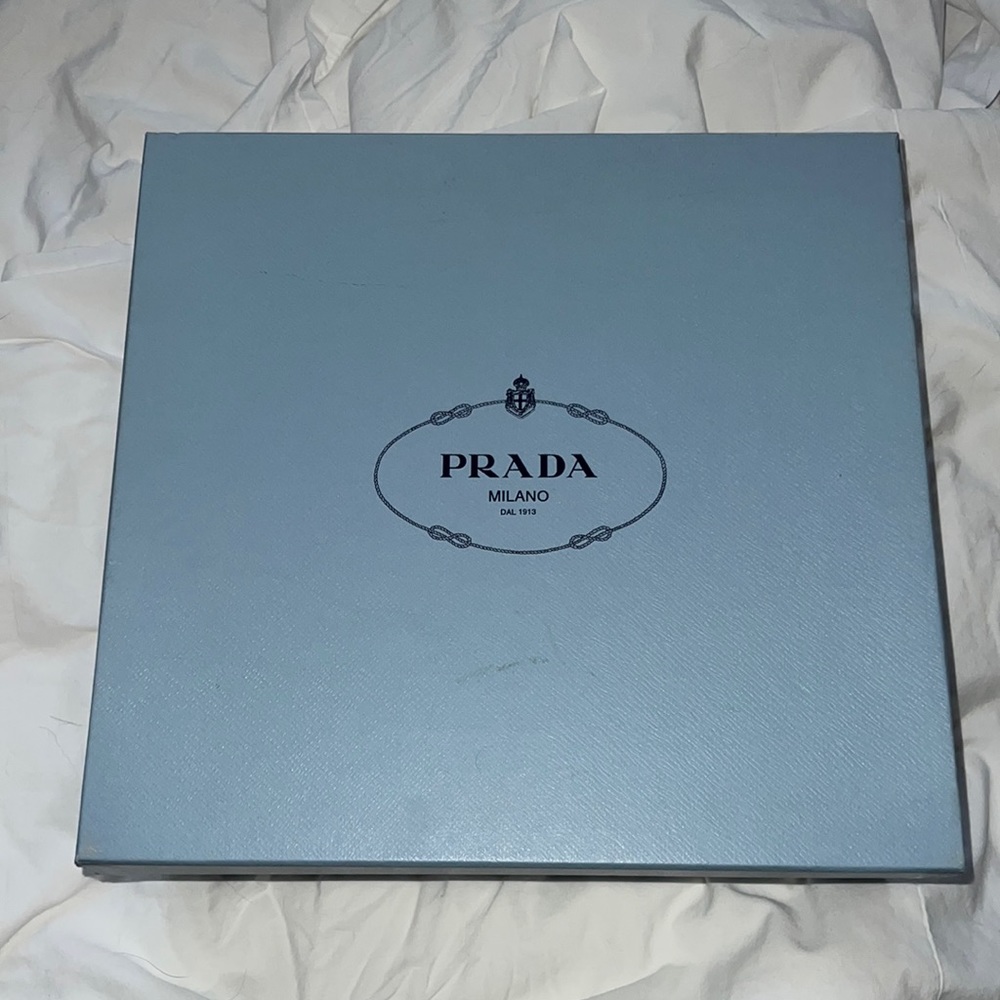 Prada size 40 brand new never worn